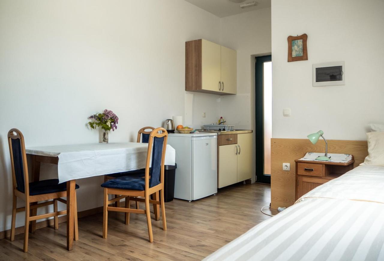 Beekeeping Kojek Apartment Ribnica Exterior photo